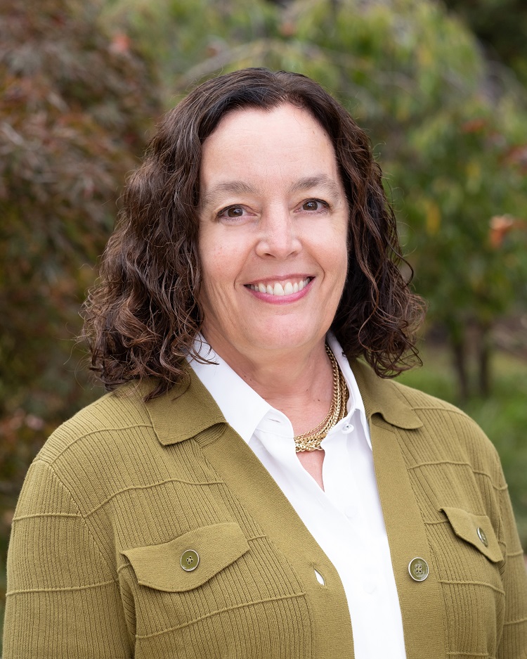 Professional headshot of Tracy Yeakle.